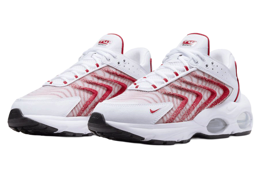 Маратонки Nike Air Max Tailwind NN
Размер 44 стелка 28 см.
Материал: горна част - синтетика , текстил
Повърхност: Синтетика / Еко кожа
Форма на върха: кръгъл
Закопчаване: с връзки